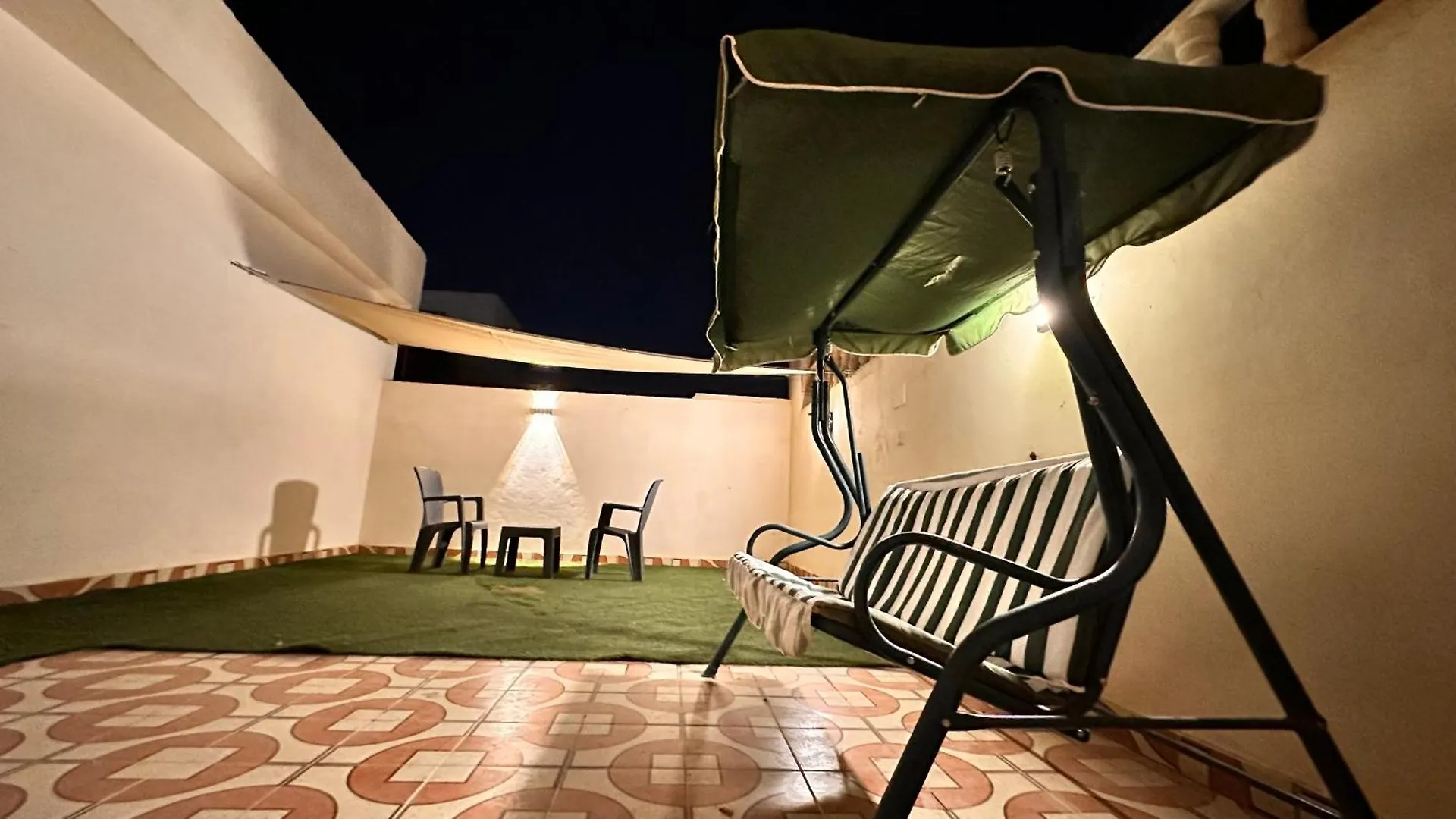 شقة بسطح خاص قريب المسجد النبوي 401 دخّول ذاتي Self Check In Medína Apartmán